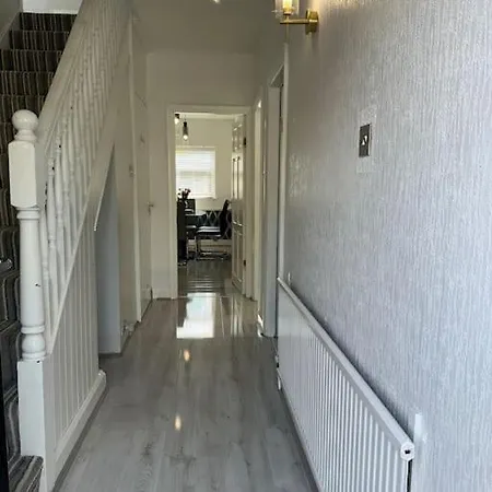 3 Bedrooms Birmingham Escape Exterior photo
