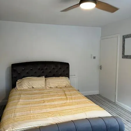3 Bedrooms Birmingham Escape Exterior photo