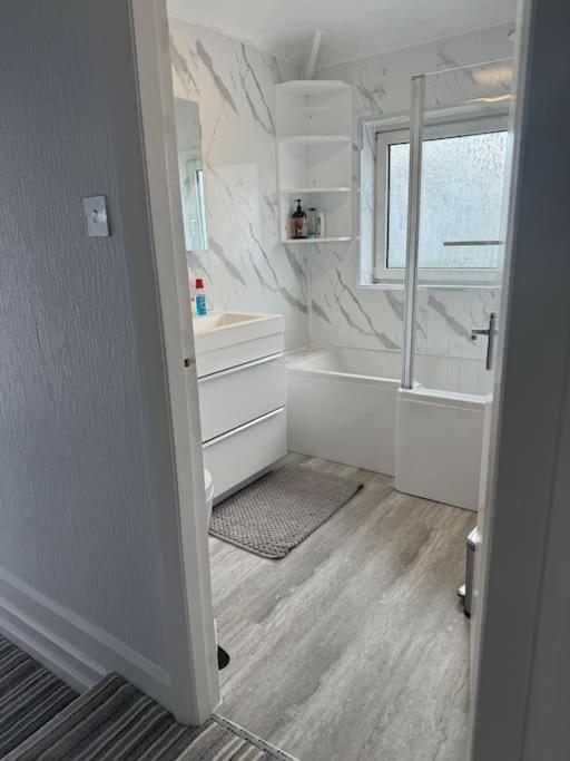3 Bedrooms Escape Holiday home Birmingham