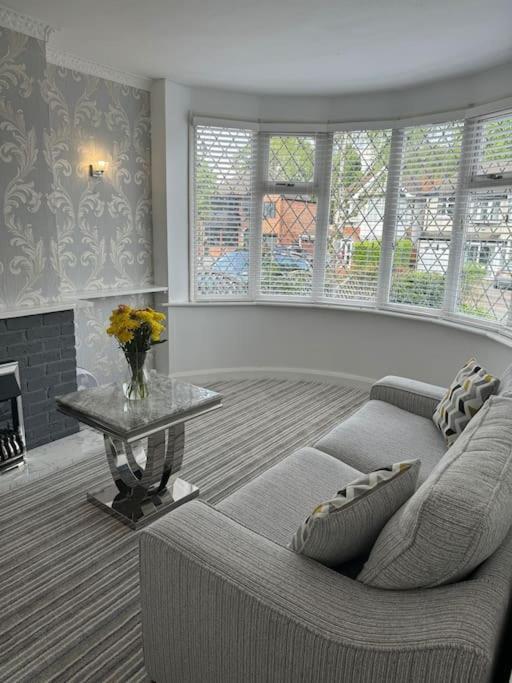 Holiday home 3 Bedrooms Escape Birmingham